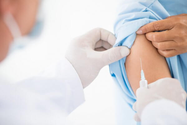 कोविड संक्रमण से बचाव के लिए वैक्सीन पूरी तरह सुरक्षित व असरदार