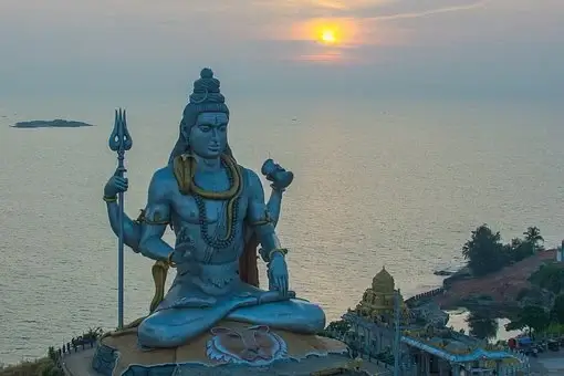 जानिए आखिर क्यों भगवान शिव ने अपने हाथों में धारण  किया त्रिशूल