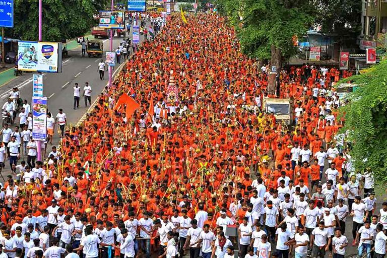 कांवड़ यात्रा को लेकर कांवड़ संघों से संवाद में जुटी यूपी सरकार